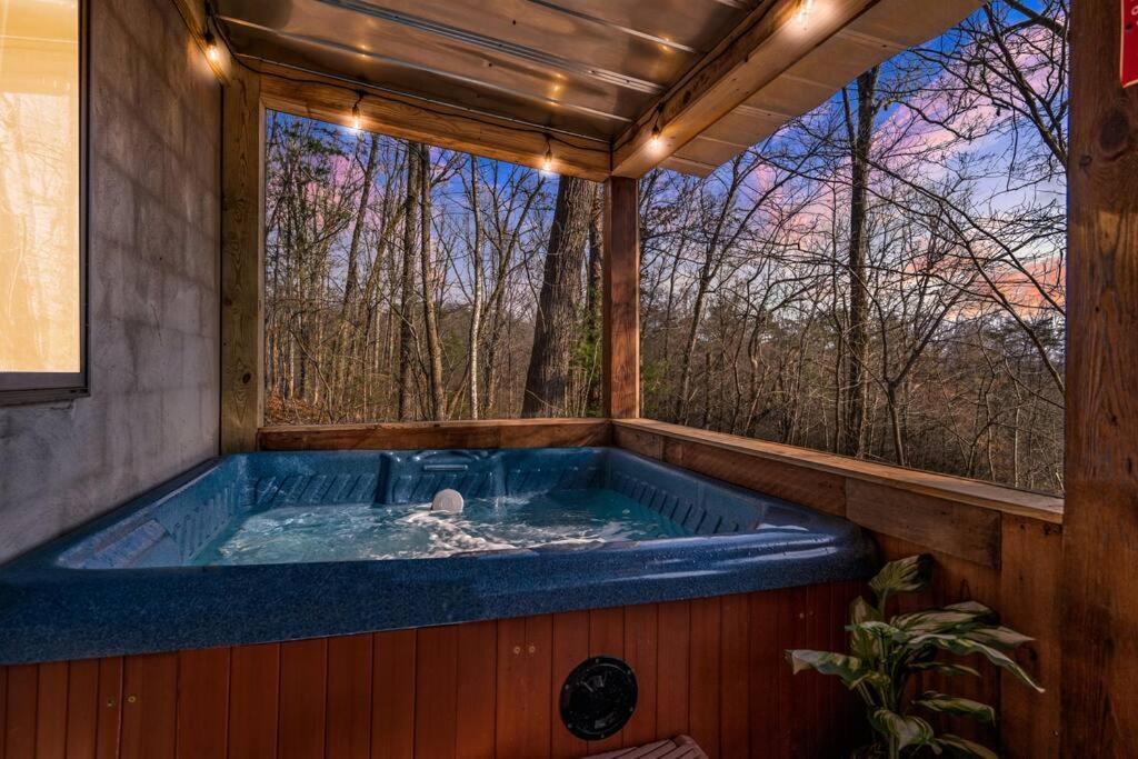 The Family Stone Luxe Cabin Sleeps 12 Hot Tub Dogfriendly Dollywood พิเจนฟอร์จ ภายนอก รูปภาพ