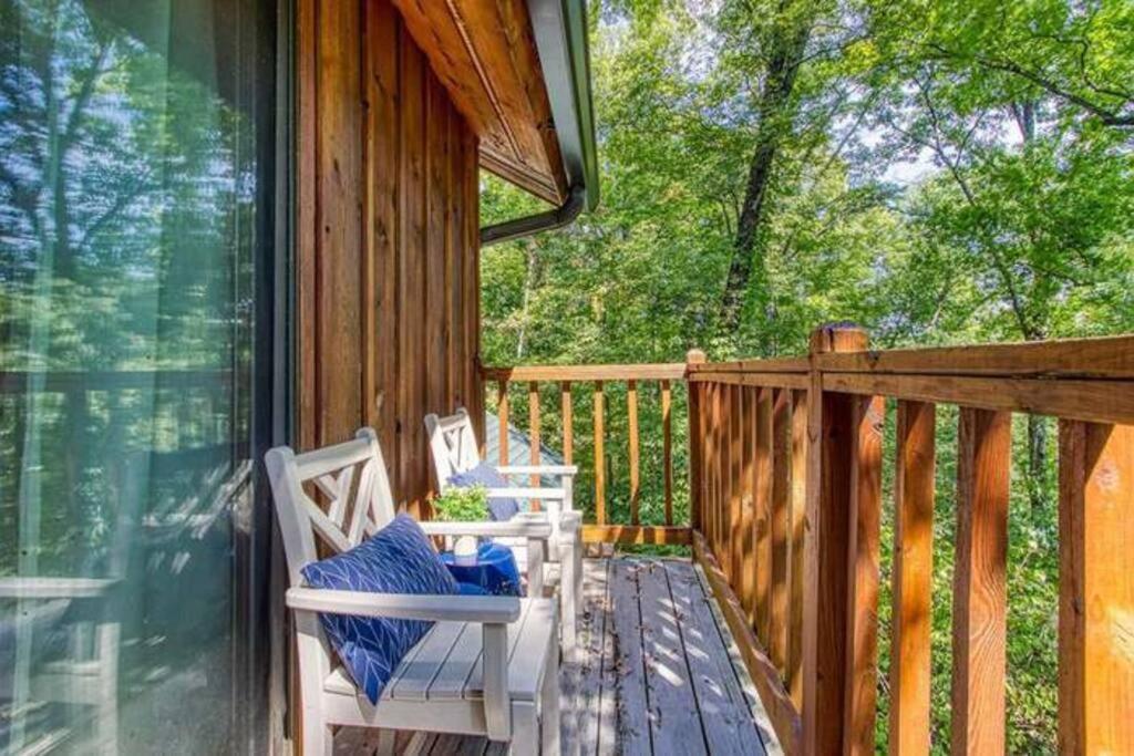 The Family Stone Luxe Cabin Sleeps 12 Hot Tub Dogfriendly Dollywood พิเจนฟอร์จ ภายนอก รูปภาพ
