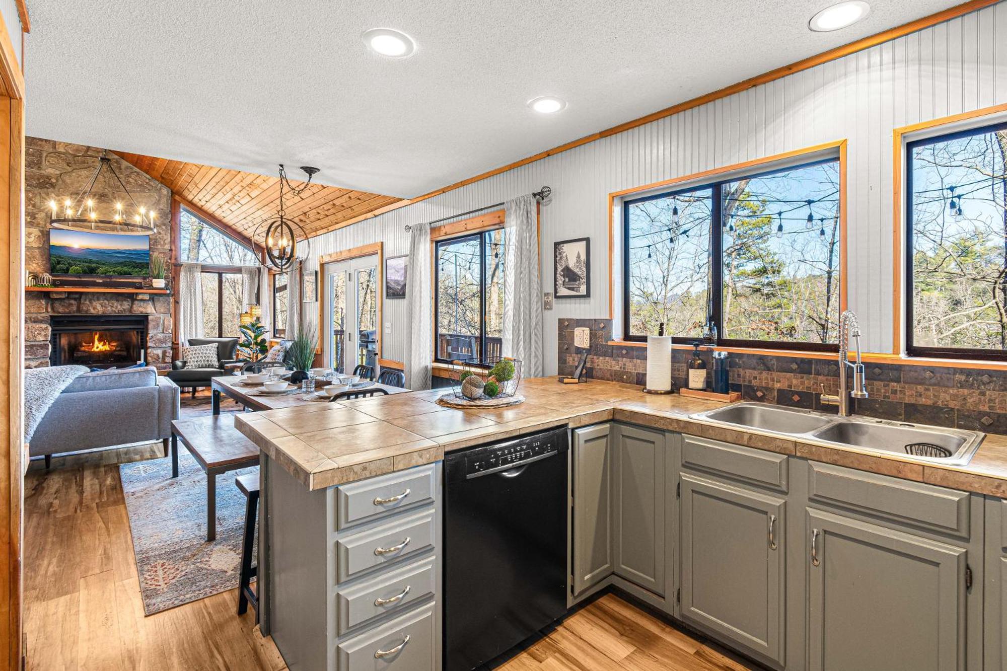 The Family Stone Luxe Cabin Sleeps 12 Hot Tub Dogfriendly Dollywood พิเจนฟอร์จ ภายนอก รูปภาพ